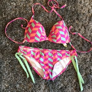 Gianni Bini Estilo Bikini I’m geometric print pink